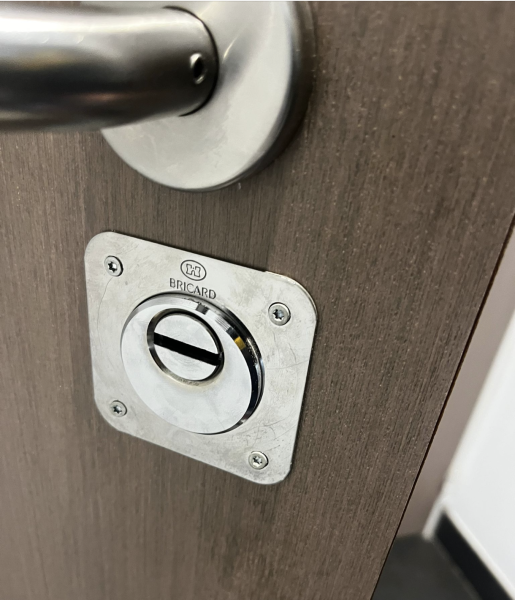 Cylindre Bricard hors service côté extérieur avant intervention à Castanet-Tolosan