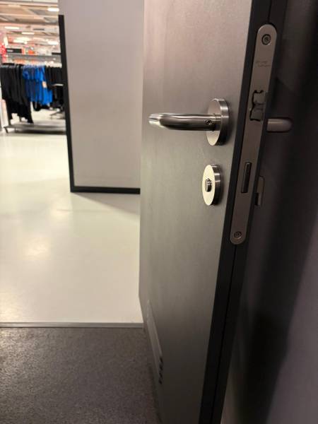 Mécanisme Dorma Kaba côté extérieur, Nike Nailloux 31