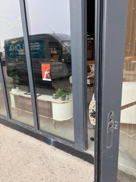 Châssis aluminium percé suite à l'effraction – Bellona Portet-sur-Garonne