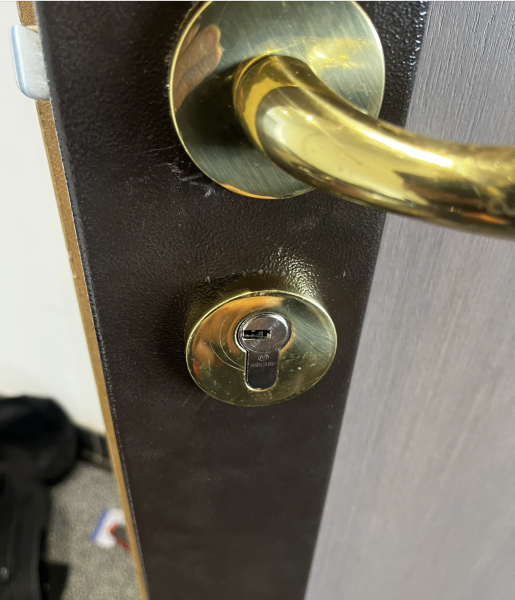 Nouveau cylindre Bricard installé côté intérieur avec bouton tournant