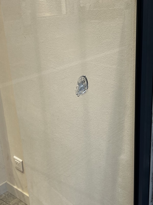 Fissure sur vitrine de Bijouterie en centre ville de Toulouse - intervention par la societé Amnès Serrurier 