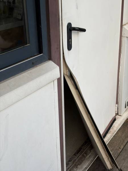 Porte enfoncée et bâti décollé avant mise en sécurité, Blagnac 31