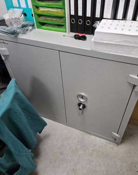 Coffre-fort encastré avant intervention - Code oublié, serrure électronique bloquée à Toulouse