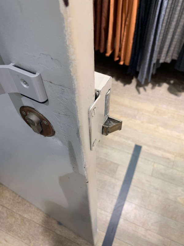 Serrurier pour ouverture de porte / réparation de porte dans un commerce à Labège 31670